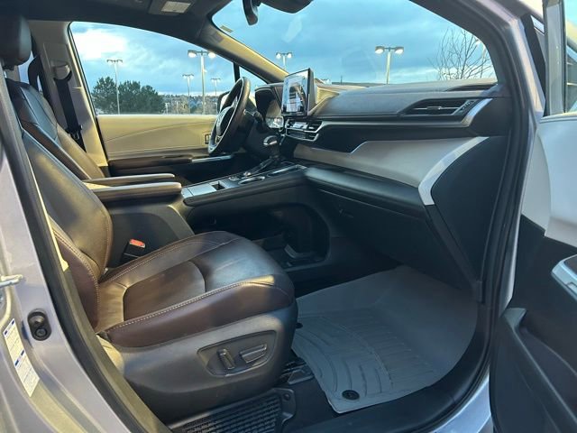 Used 2021 Toyota Sienna Platinum image 29