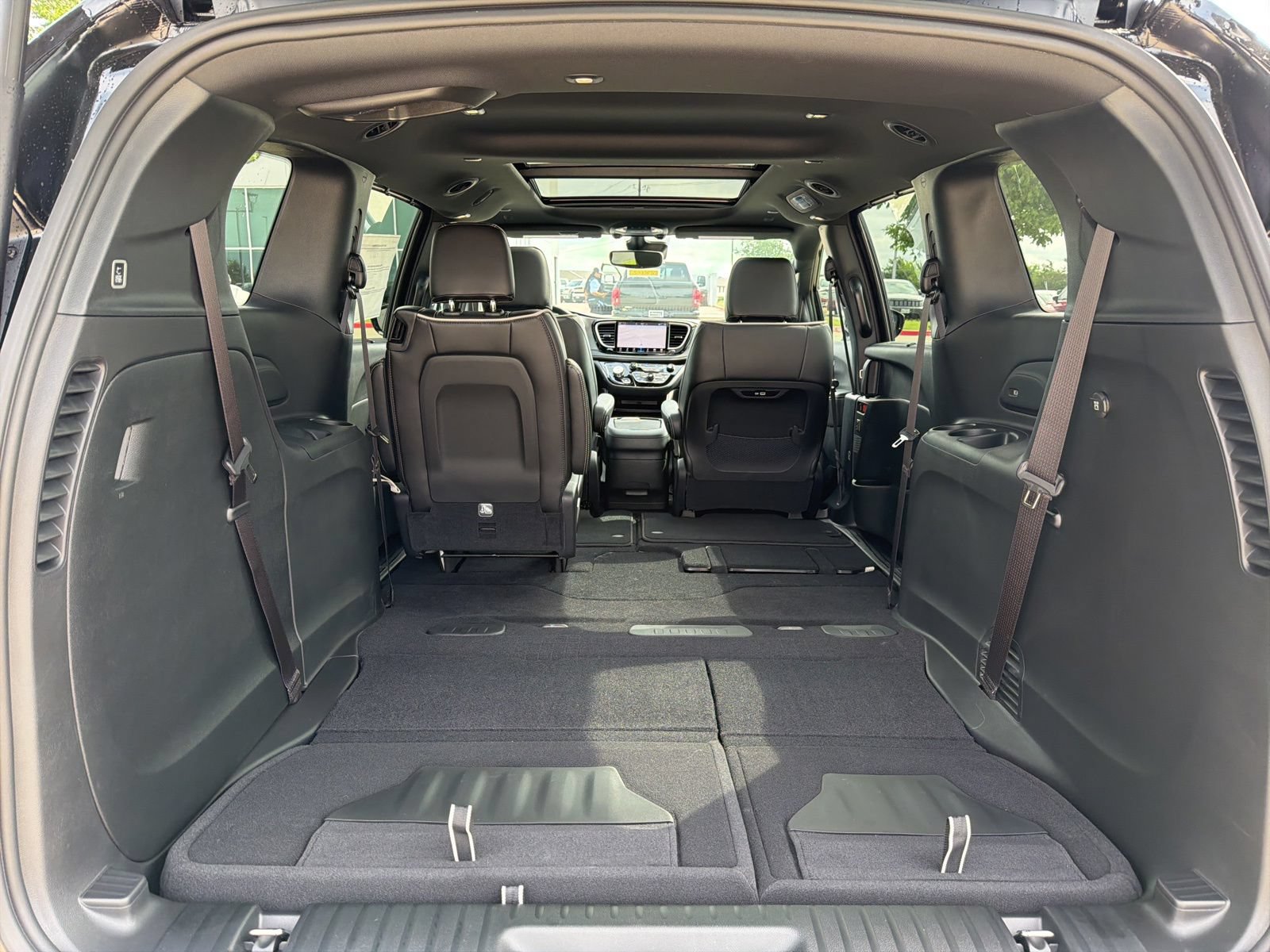 New 2027 Chrysler Pacifica Limited FWD image 26