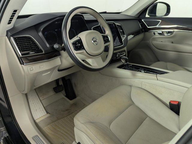 Used 2016 Volvo XC90 T6 Momentum w/ Momentum Plus Package image 16