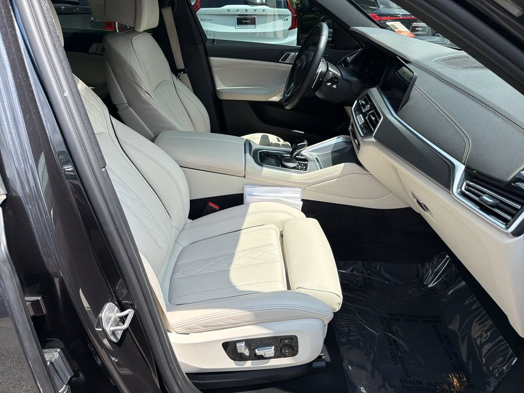 Used 2023 BMW X6 xDrive40i w/ Climate Comfort Package AWD/4WD image 13