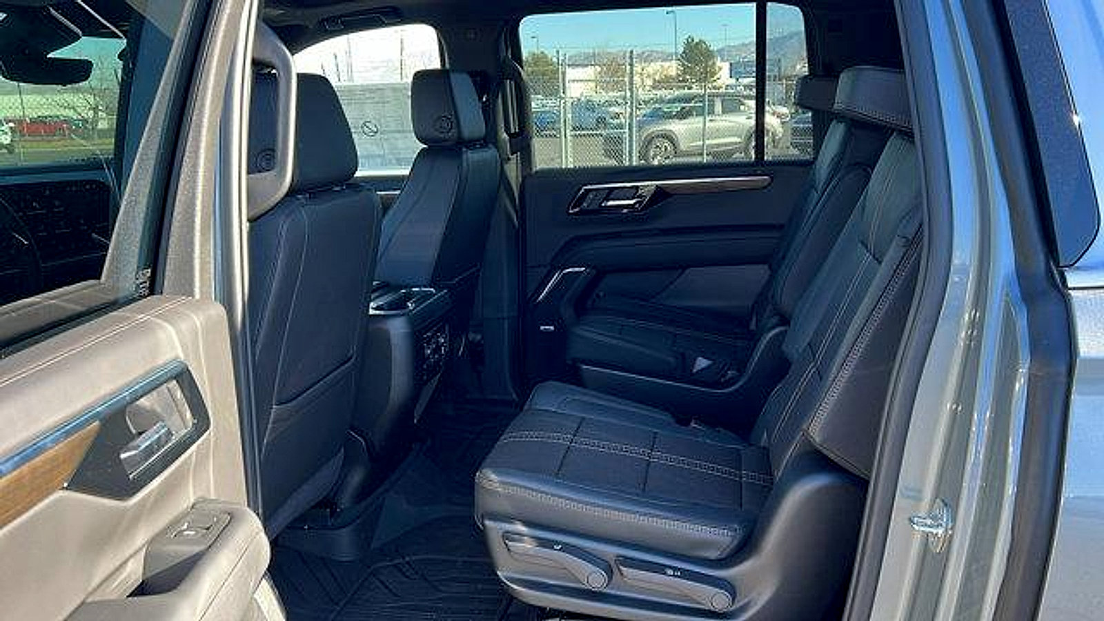 New 2026 Chevrolet Suburban High Country image 19