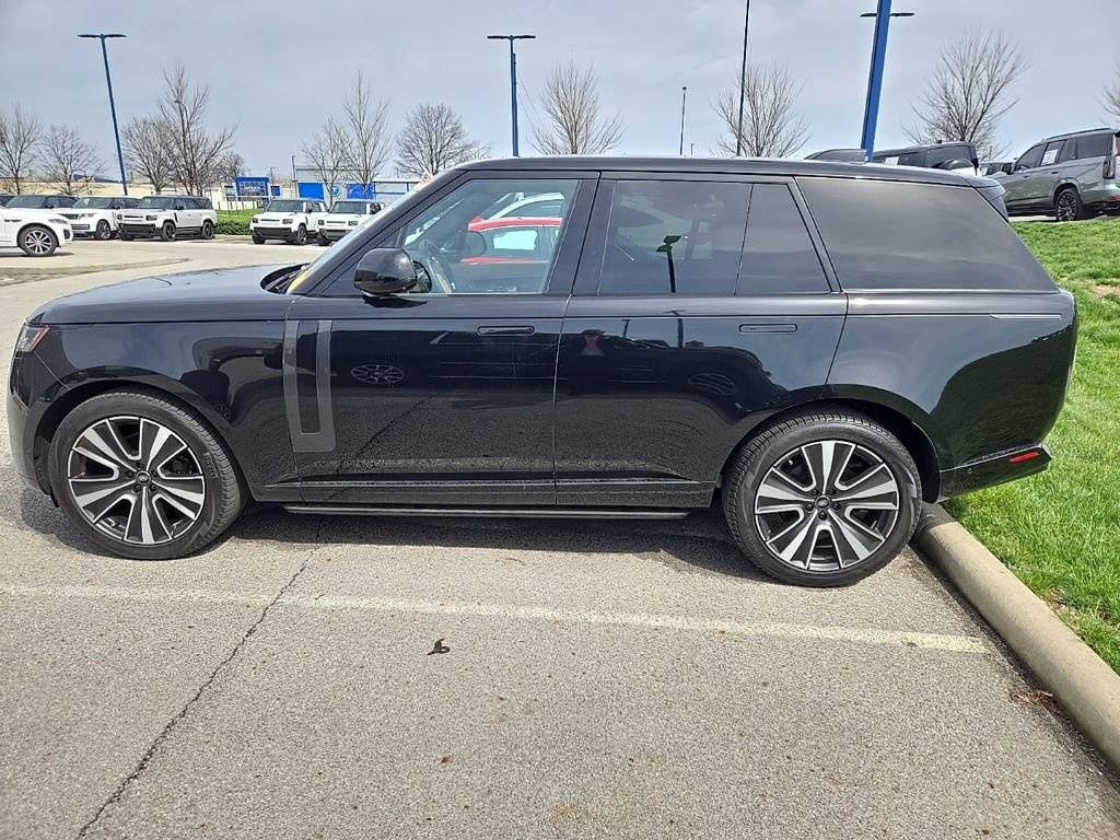 Certified 2024 Land Rover Range Rover SE image 8