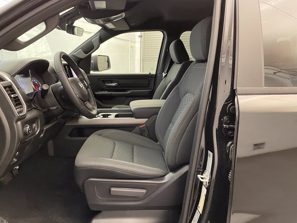New 2026 RAM 1500 Express AWD/4WD image 16