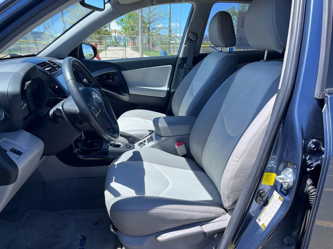 Used 2014 Toyota RAV4 EV FWD image 12