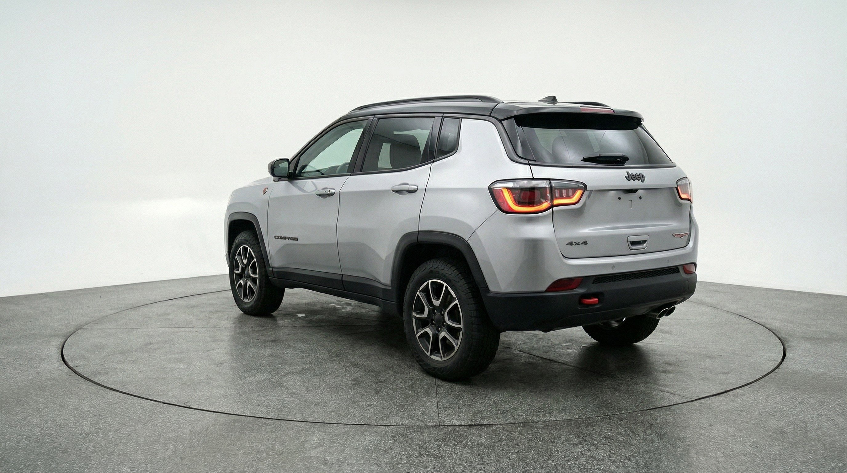 Used 2025 Jeep Compass Trailhawk w/ Trailer Tow Group AWD/4WD image 6
