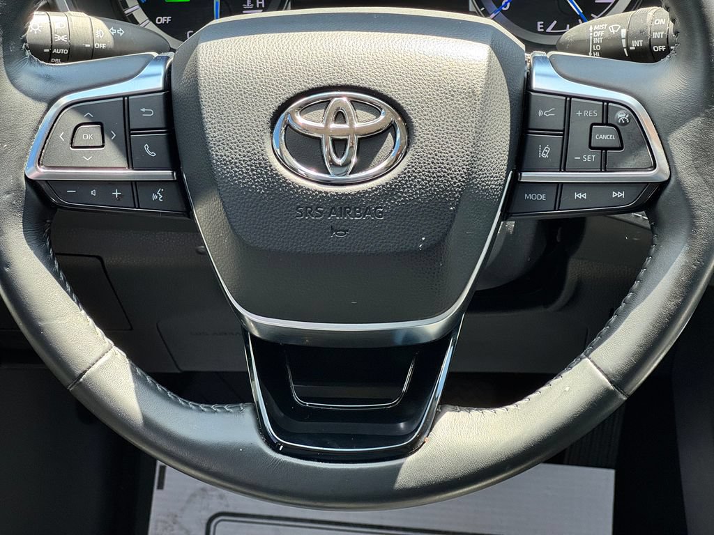 Used 2021 Toyota Highlander XLE FWD image 23