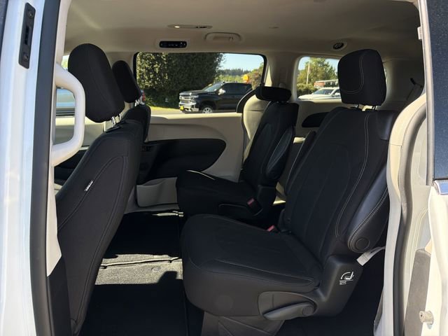 Used 2022 Chrysler Voyager LX FWD image 11