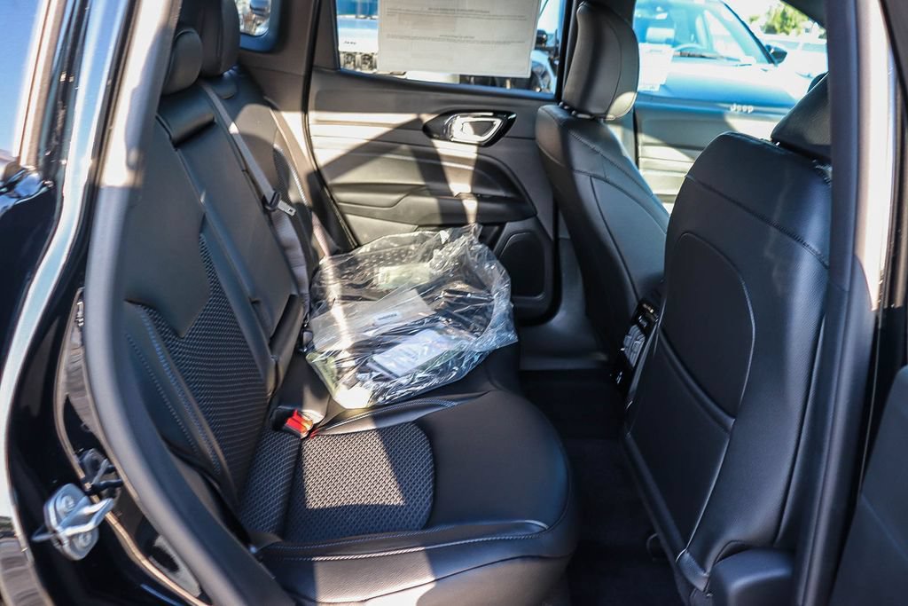 New 2026 Jeep Compass Latitude AWD/4WD image 18