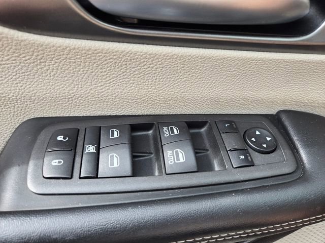 Used 2022 Chrysler Pacifica Touring-L FWD image 34