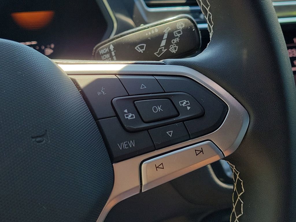 Used 2023 Volkswagen Tiguan SE R-Line image 29