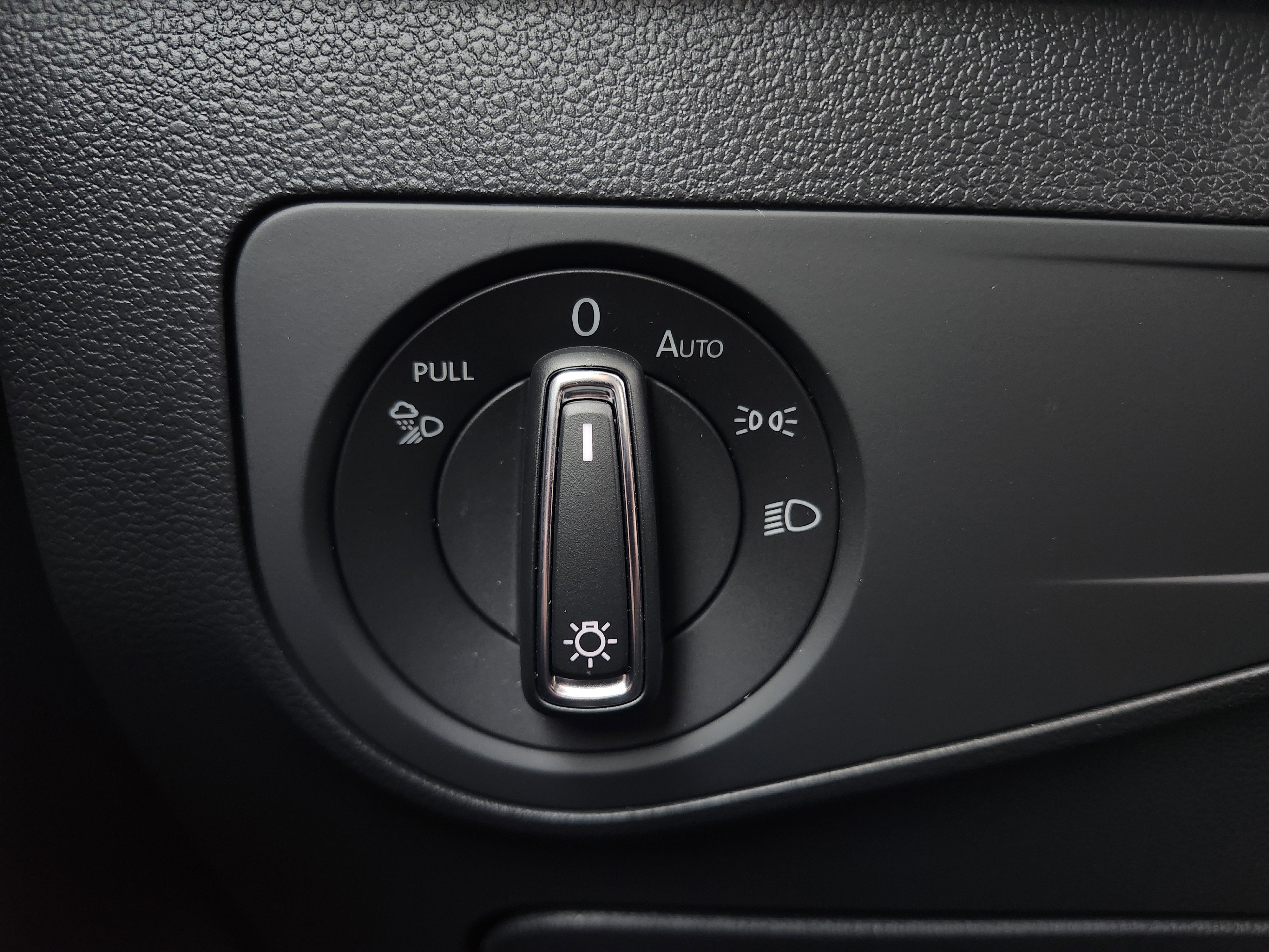 Used 2023 Volkswagen Tiguan SEL R-Line image 11