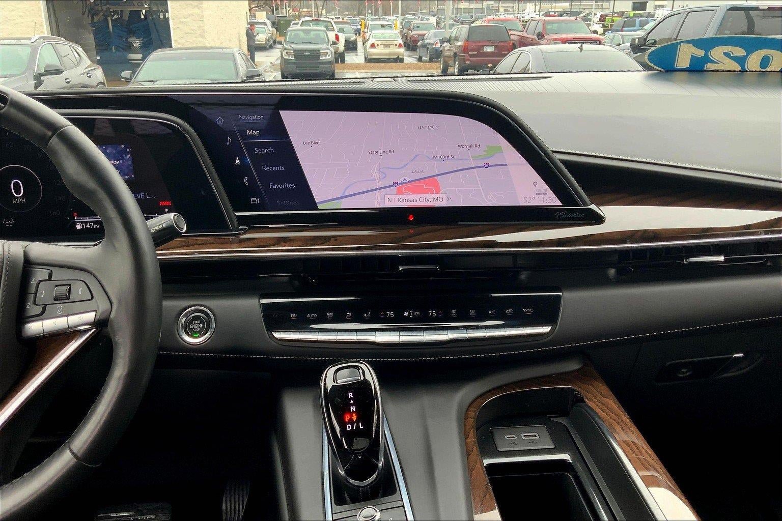 Used 2021 Cadillac Escalade Premium Luxury Platinum w/ Heavy-Duty Trailer Package AWD/4WD image 6