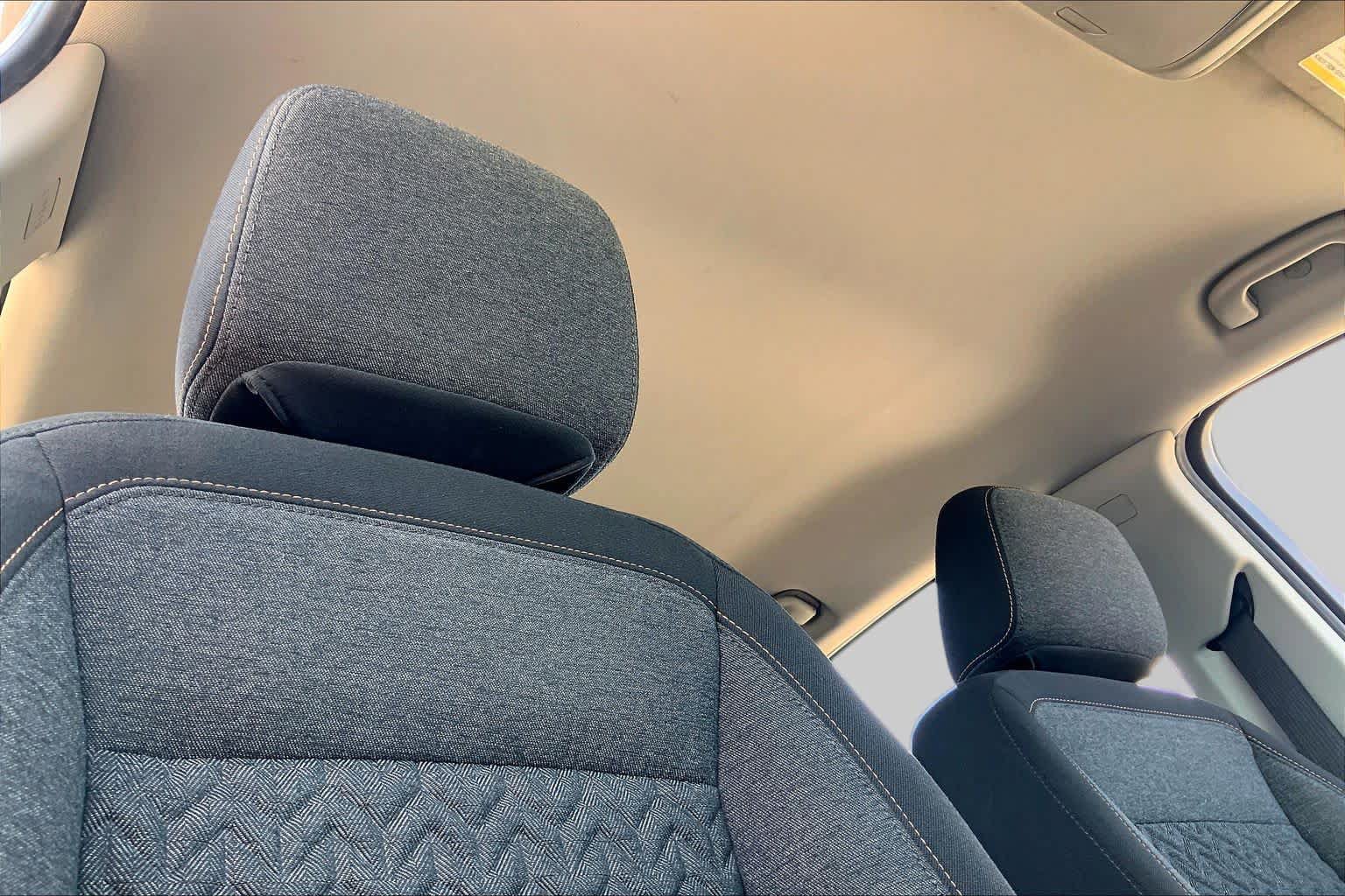 Used 2022 Chevrolet Equinox LT w/ LPO, Floor Liner Package FWD image 14