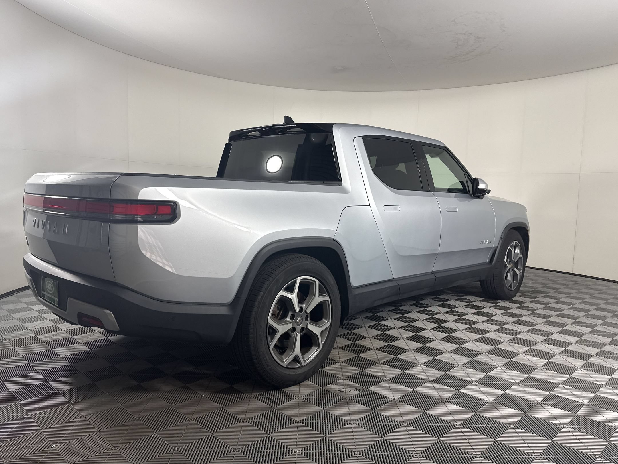 Used 2023 Rivian R1T Adventure AWD/4WD image 9