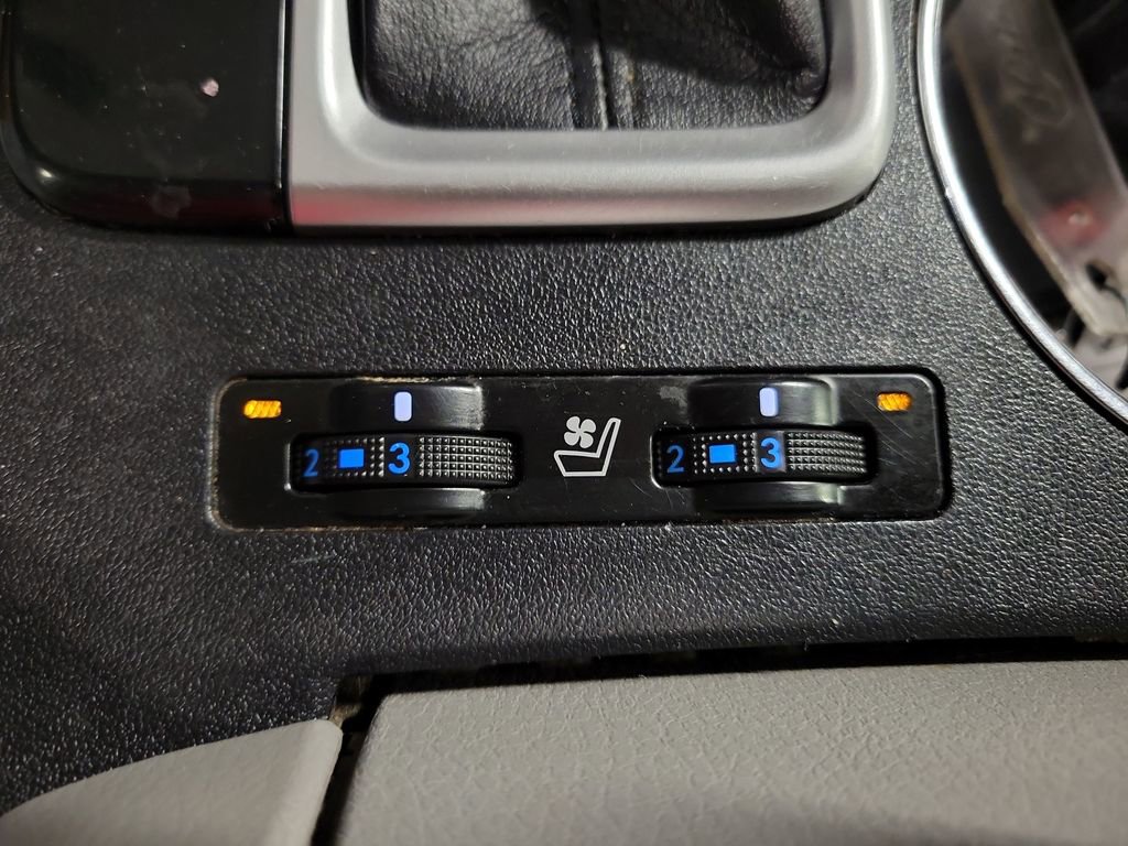 Used 2018 Toyota Highlander Limited image 16