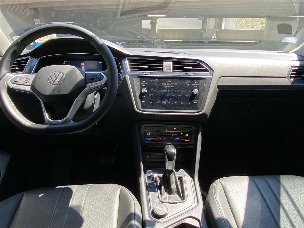 Used 2023 Volkswagen Tiguan SE w/ Panoramic Sunroof Package AWD/4WD image 8