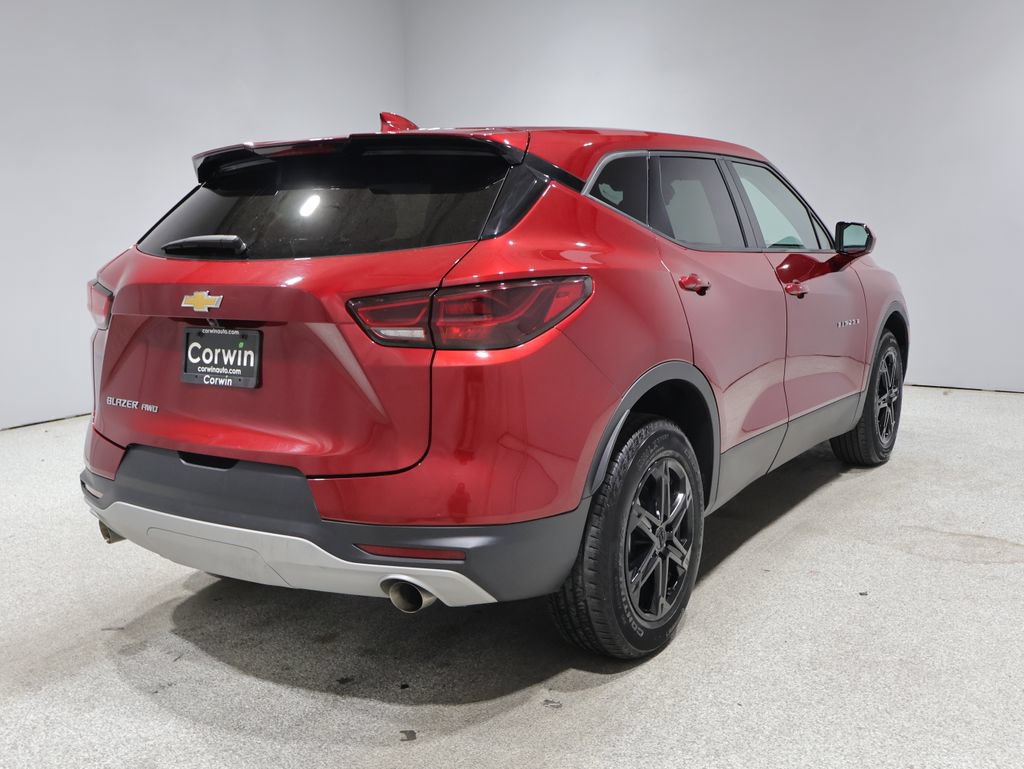 Used 2025 Chevrolet Blazer LT AWD/4WD image 2