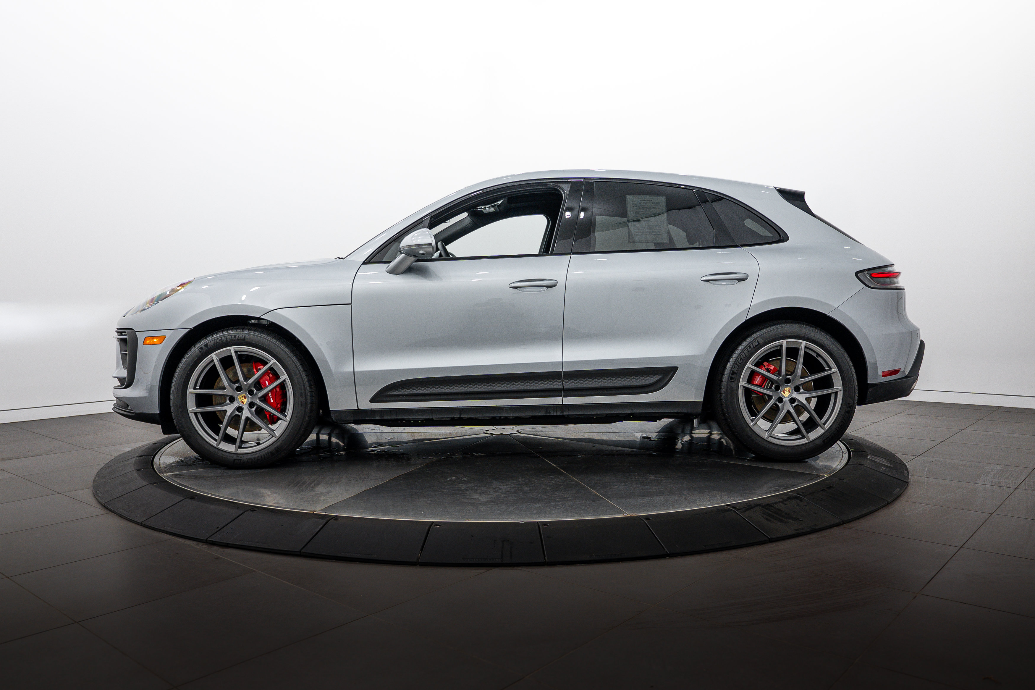 Certified 2026 Porsche Macan S AWD/4WD image 2