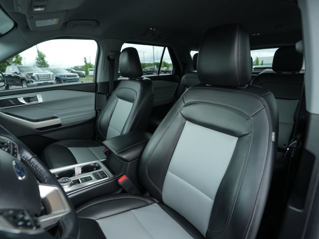 Used 2022 Ford Explorer XLT w/ Equipment Group 202A RWD image 42