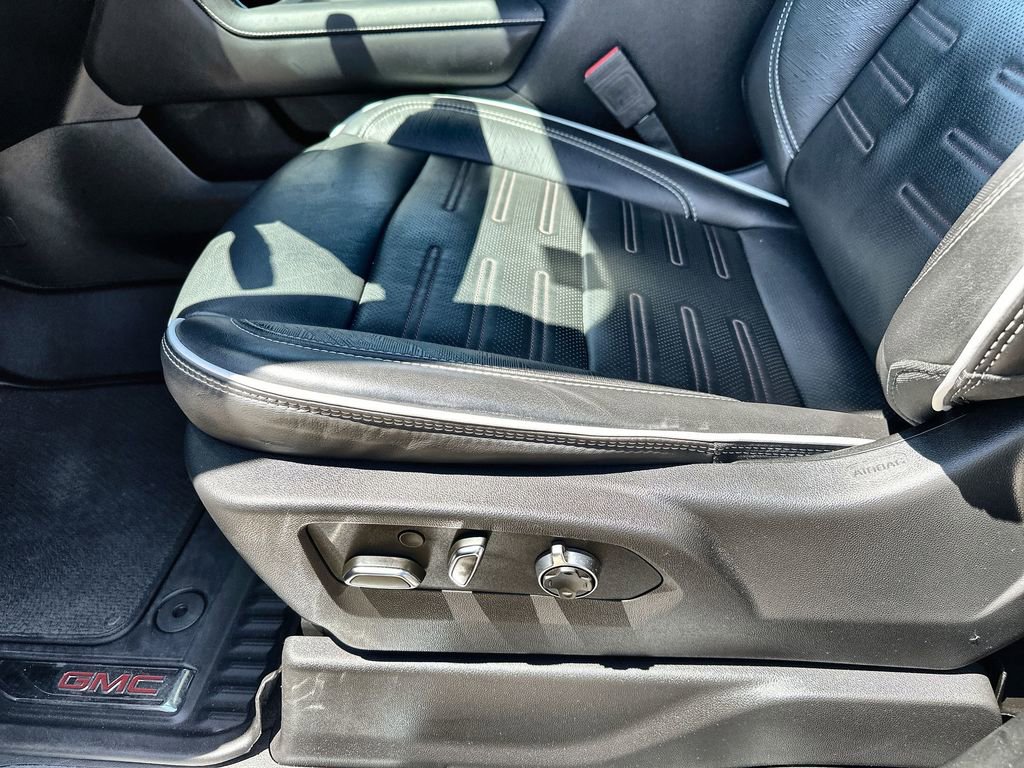 Used 2025 GMC Sierra 2500 AT4X image 25