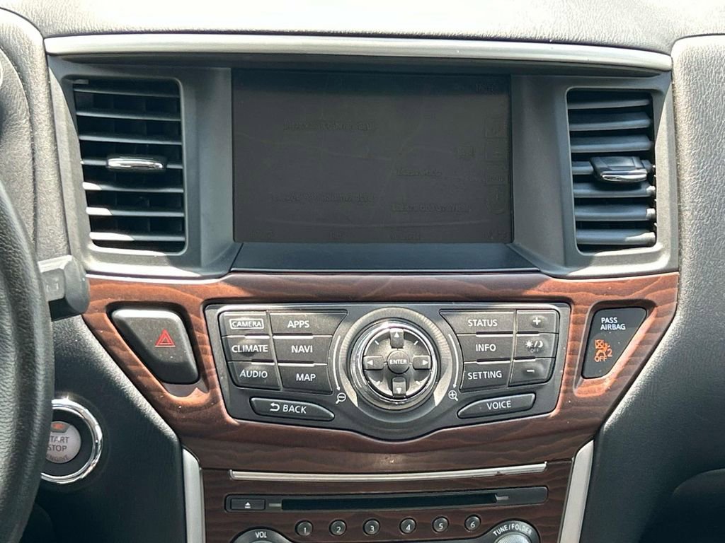 Used 2017 Nissan Pathfinder Platinum w/ Family Entertainment Package FWD image 16