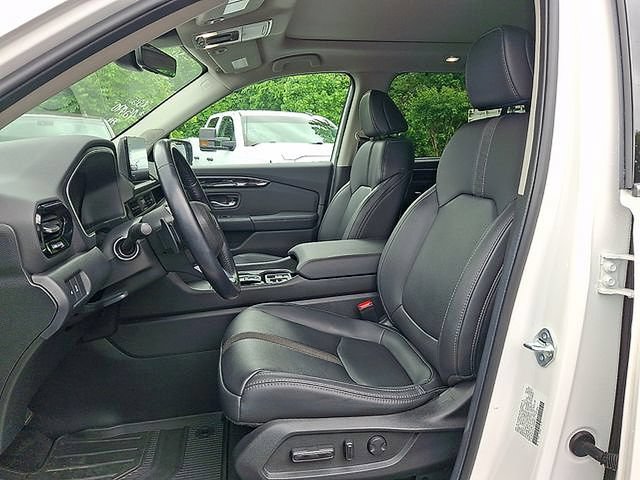 Used 2025 Honda Pilot Touring image 11