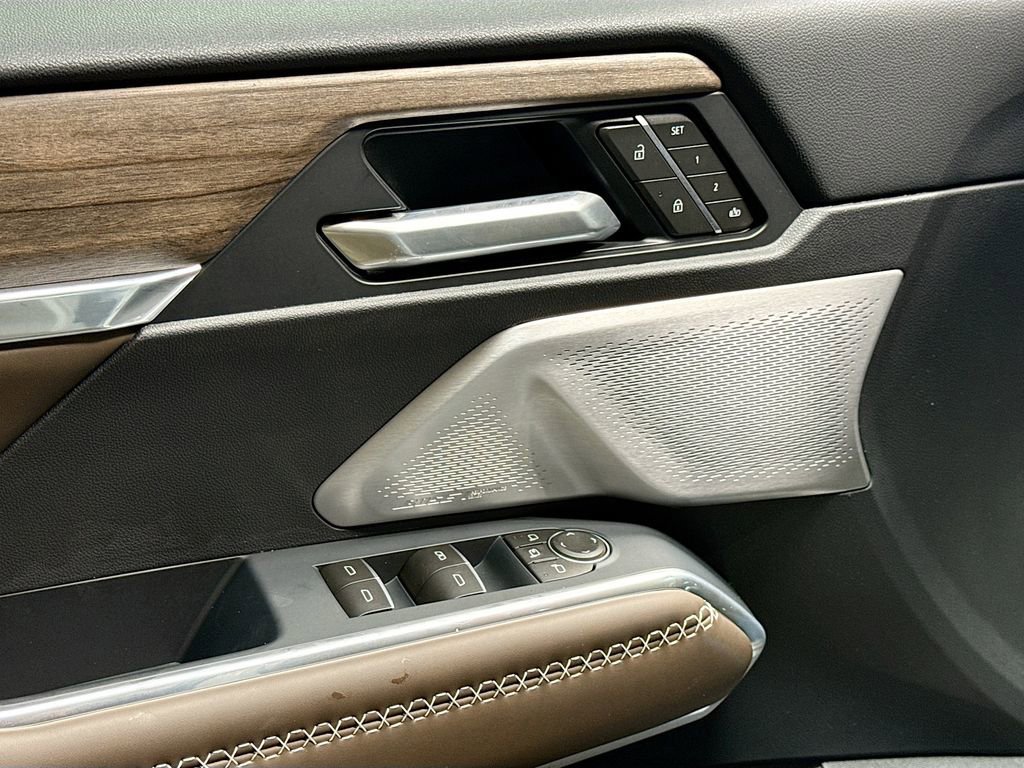 New 2026 GMC Acadia Denali Ultimate w/ LPO, Floor Liner Package image 18