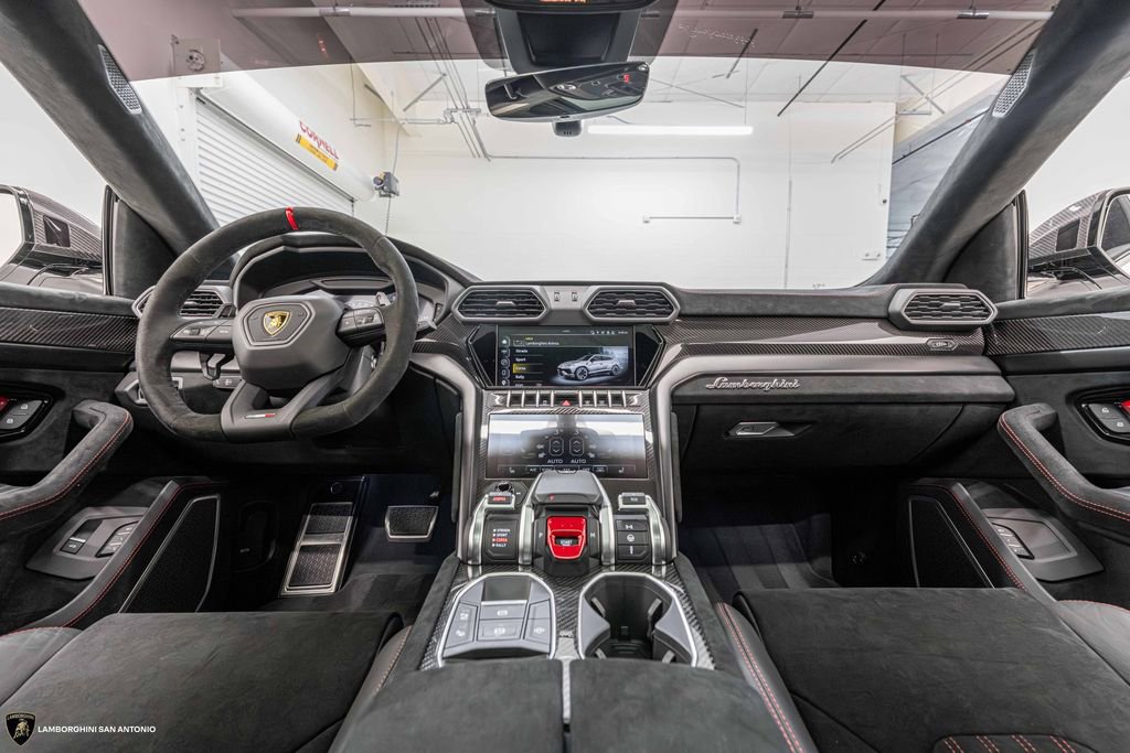 Used 2023 Lamborghini Urus Performante AWD/4WD image 4