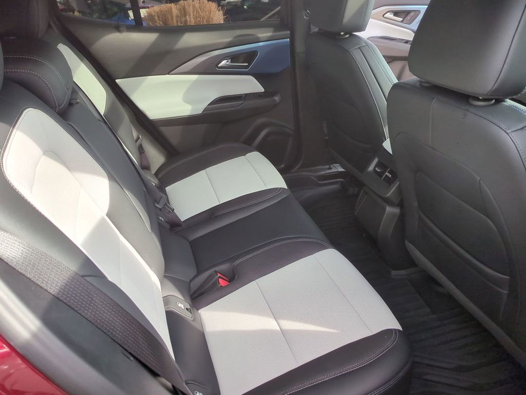 Used 2025 Chevrolet Equinox EV LT image 30