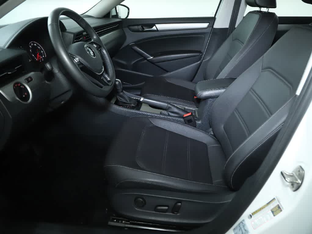 Certified 2022 Volkswagen Passat 2.0T SE FWD image 18
