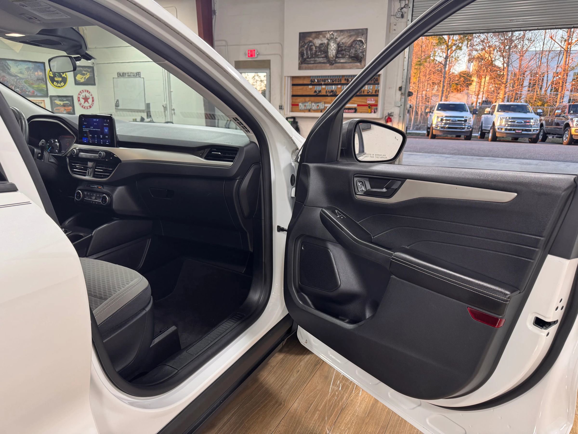 Used 2022 Ford Escape SE w/ Cold Weather Package image 19