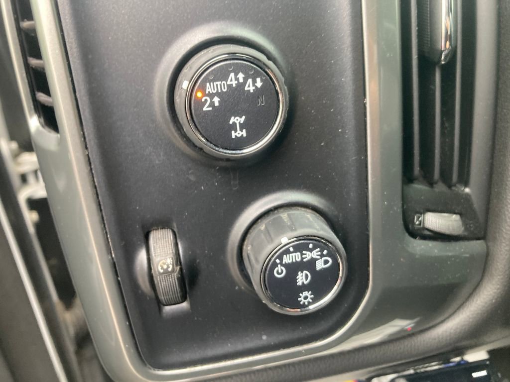 Used 2018 Chevrolet Silverado 1500 LT w/ All Star Edition image 36