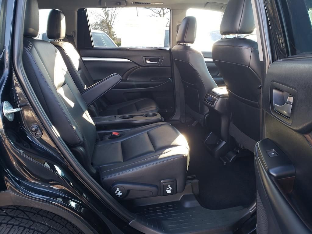 Used 2019 Toyota Highlander XLE image 32