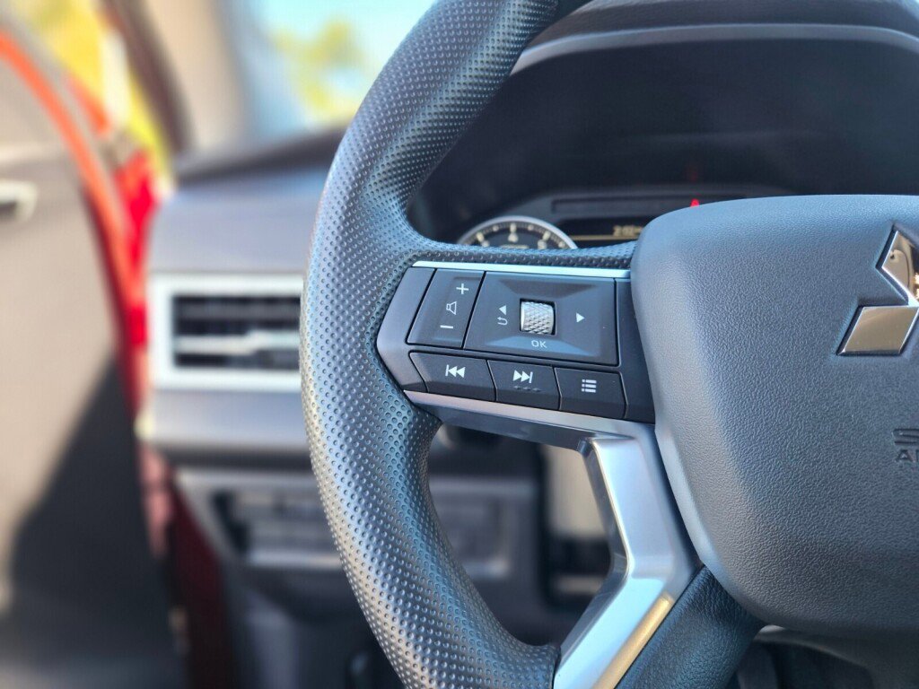 New 2025 Mitsubishi Outlander ES image 26