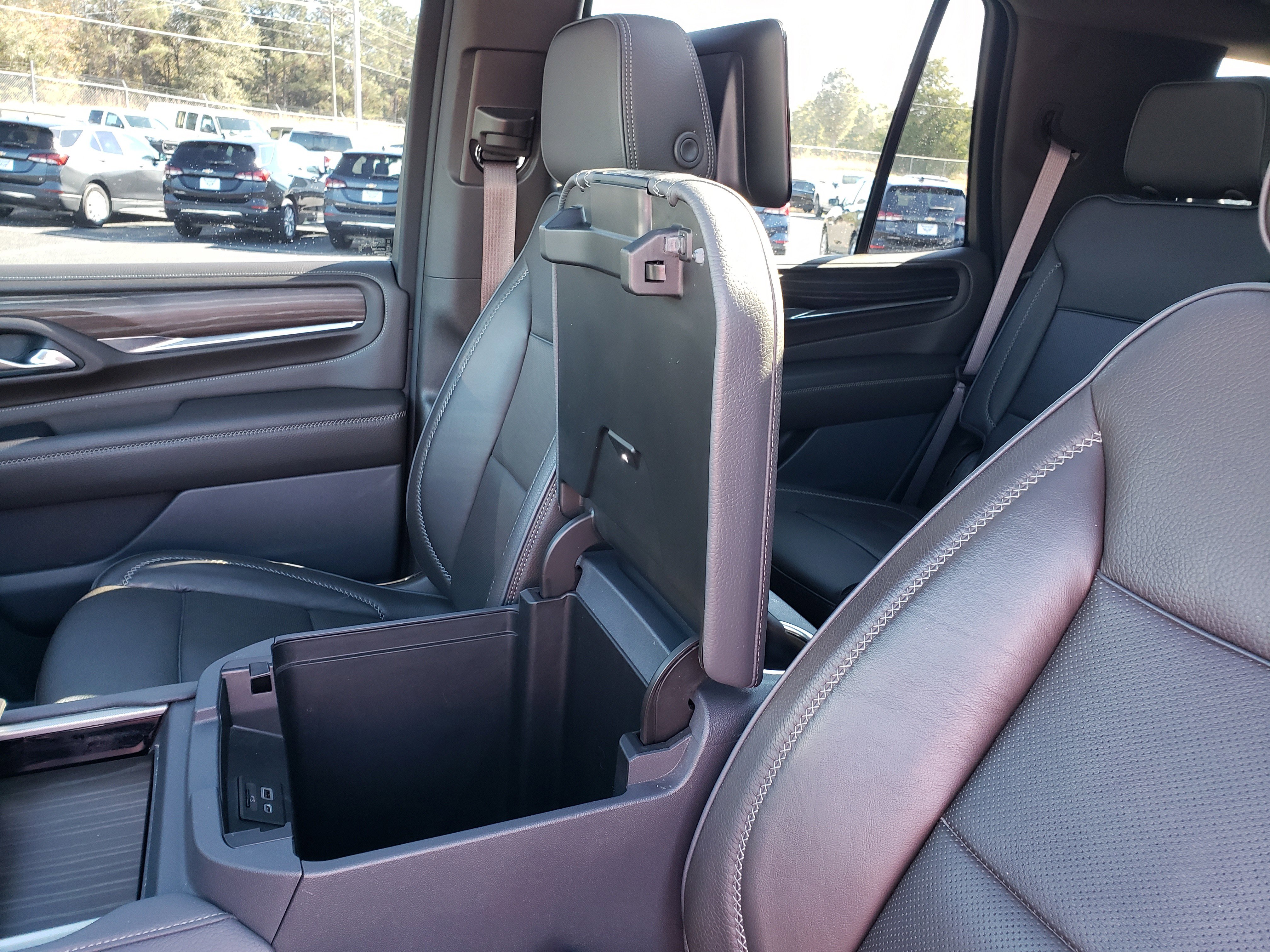 Used 2021 GMC Yukon Denali w/ Denali Premium Package image 27