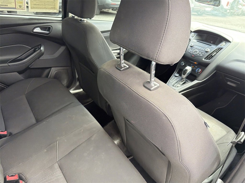 Used 2016 Ford Focus SE w/ SE Sport Package image 17