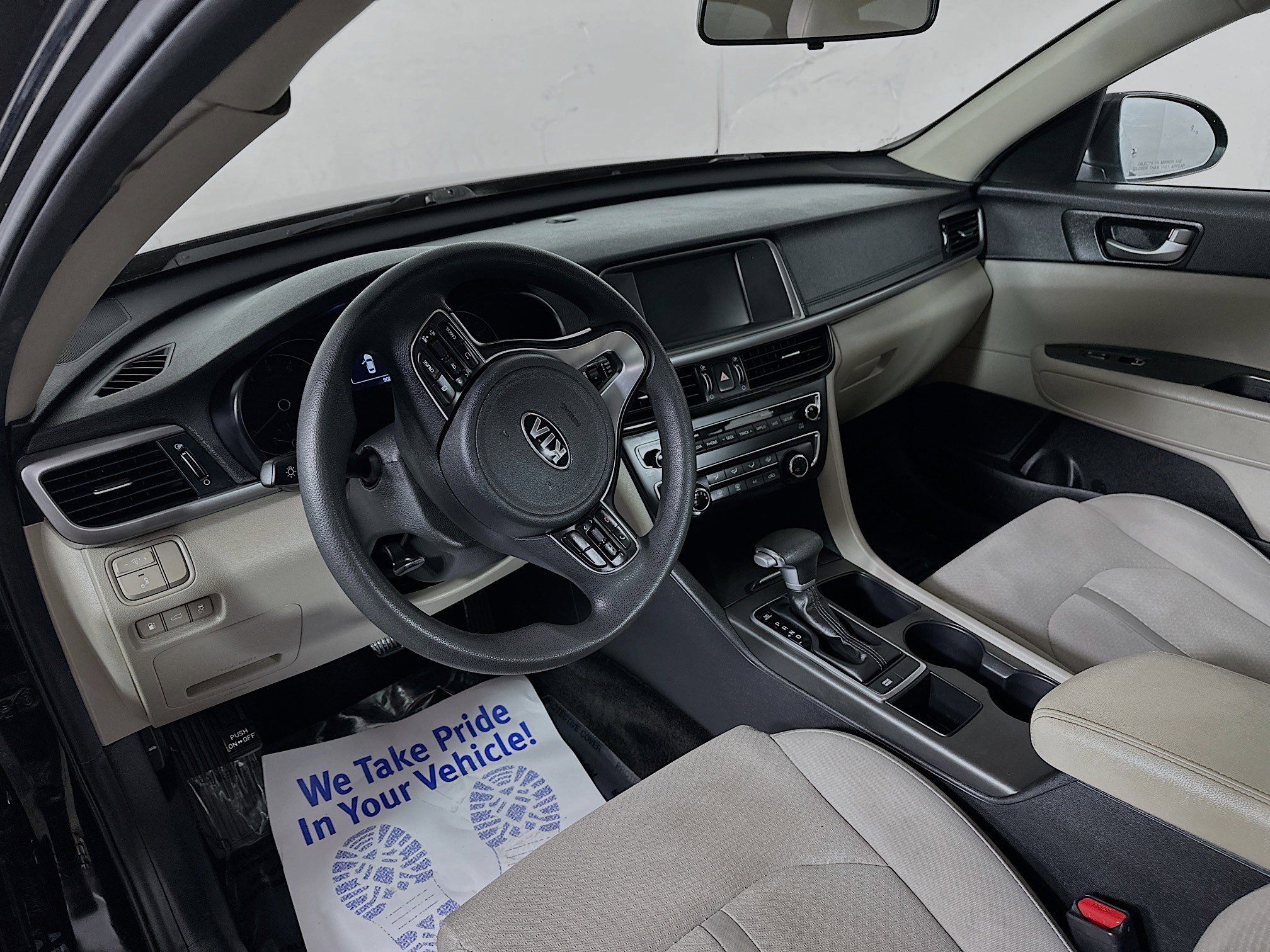 Used 2018 Kia Optima LX w/ 17" Alloy Wheels Package FWD image 9