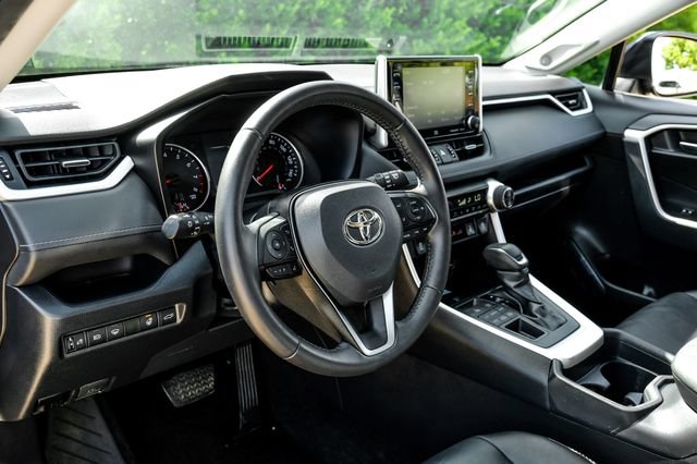 Used 2020 Toyota RAV4 XLE Premium AWD/4WD image 24