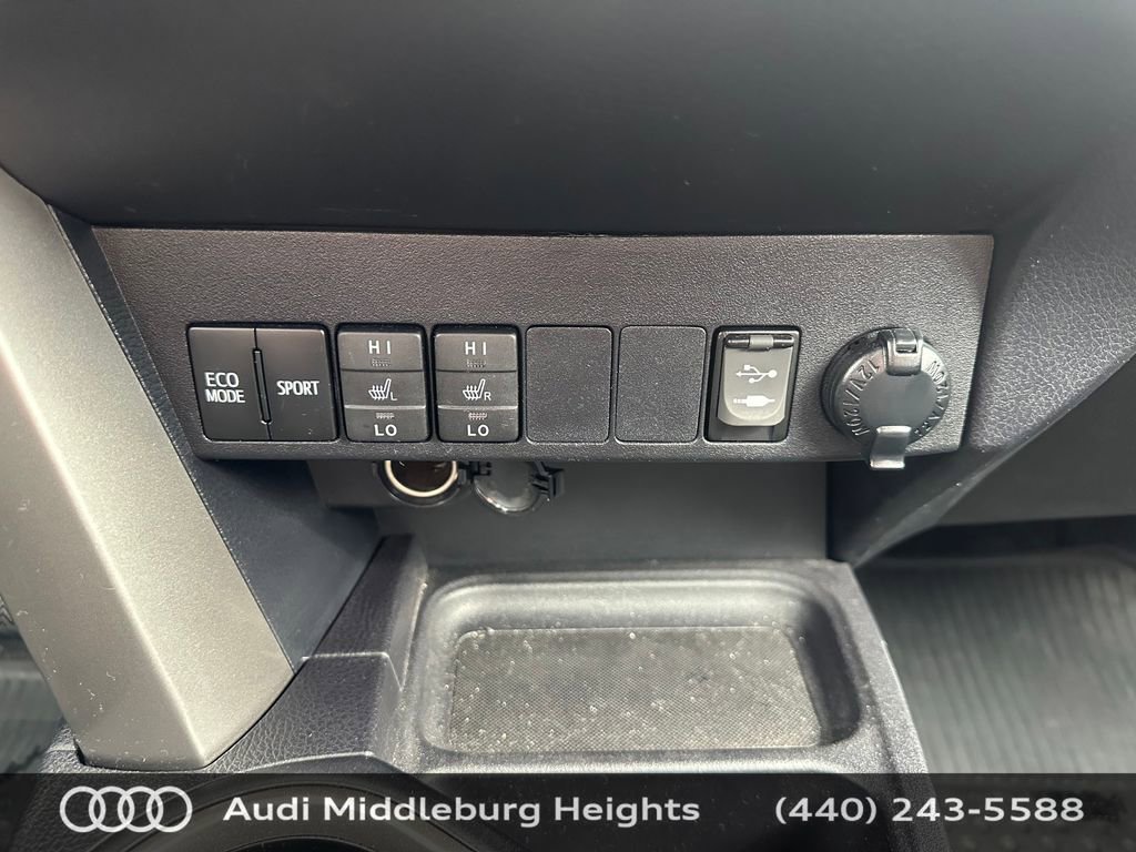 Used 2018 Toyota RAV4 XLE AWD/4WD image 21