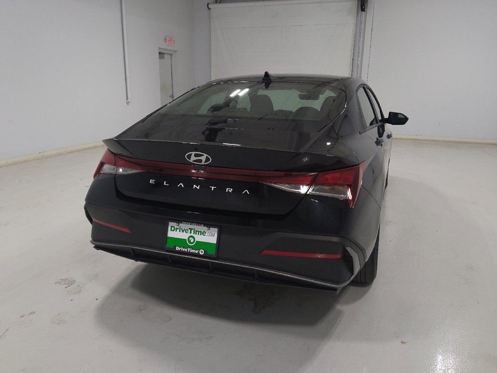 Used 2025 Hyundai Elantra SE FWD image 7