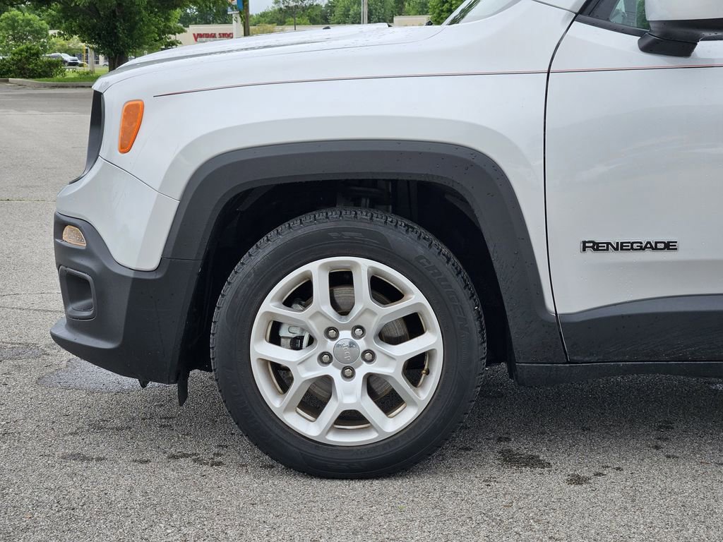 Used 2018 Jeep Renegade Latitude FWD image 6
