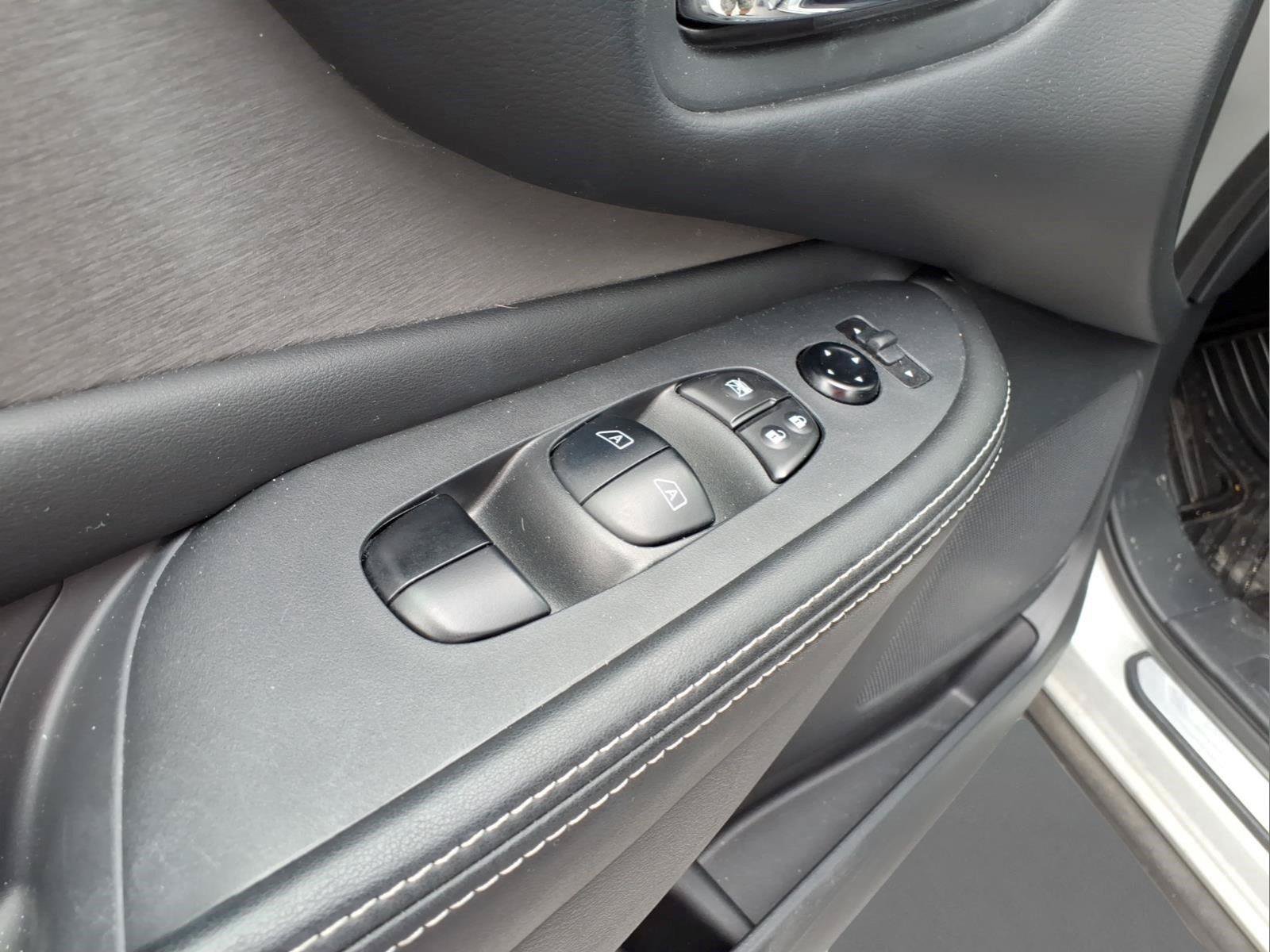 Used 2023 Nissan Murano SV AWD/4WD image 21