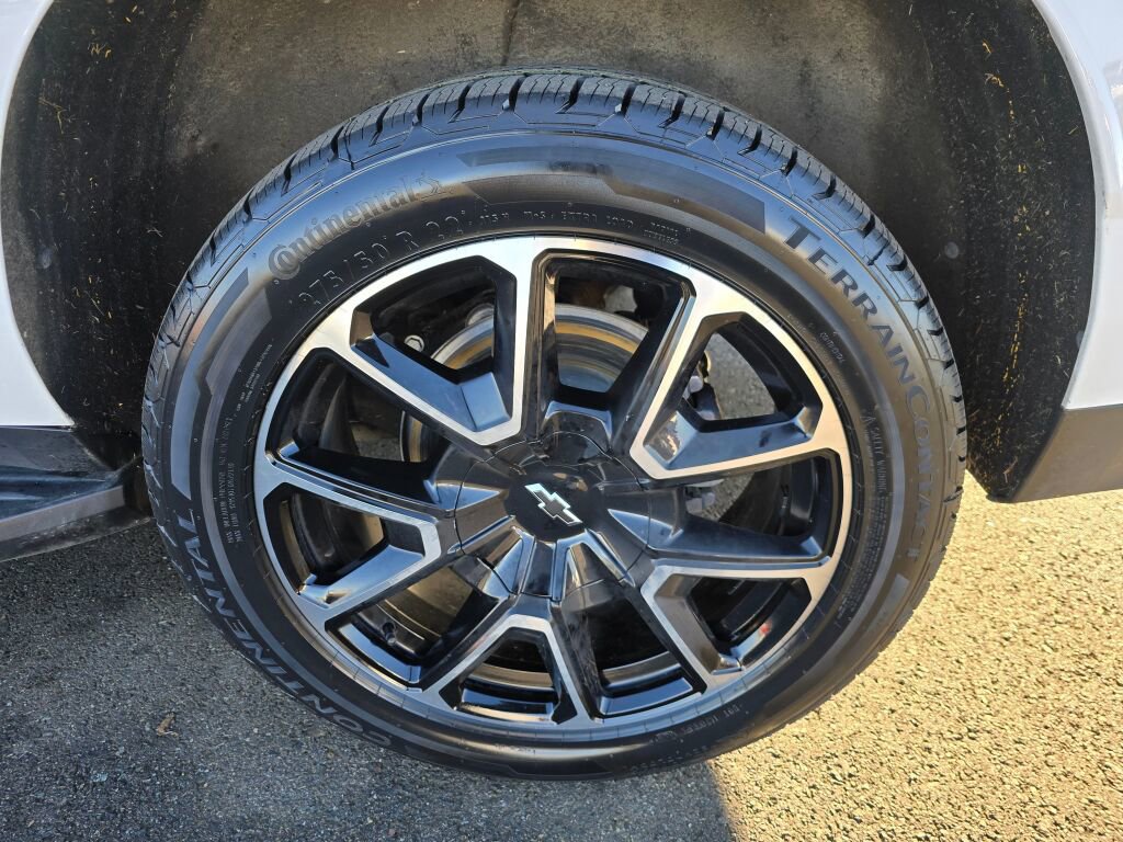 Used 2023 Chevrolet Suburban RST w/ Luxury Package image 9