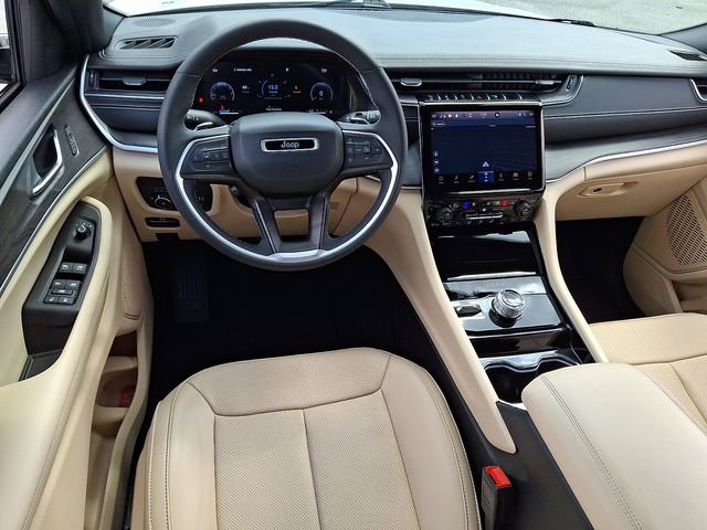 Used 2023 Jeep Grand Cherokee L Limited w/ Luxury Tech Group II AWD/4WD image 12