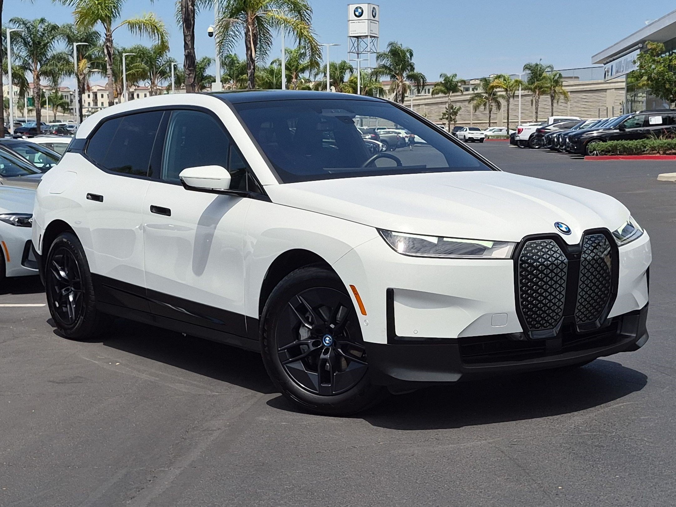 Used 2024 BMW iX xDrive50 AWD/4WD image 2