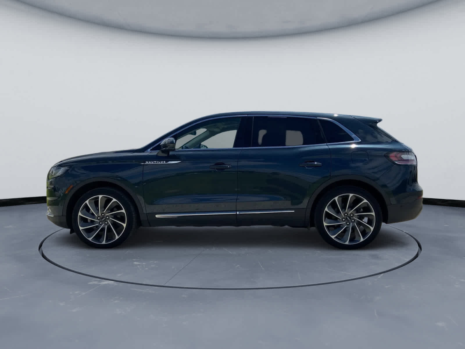 Used 2023 Lincoln Nautilus Reserve w/ Equipment Group 202A AWD/4WD image 11