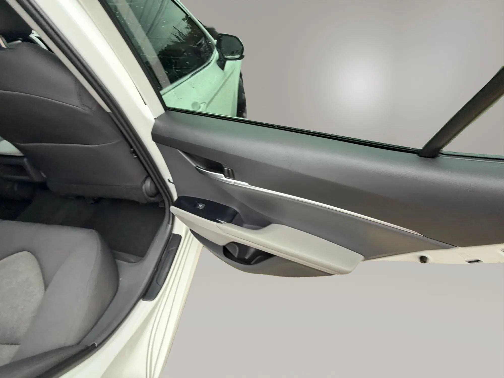 Used 2020 Toyota Camry LE FWD image 26