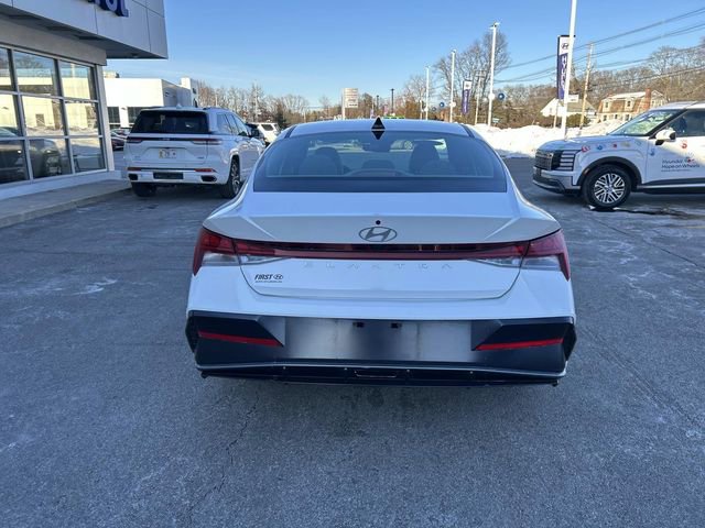 Certified 2024 Hyundai Elantra SEL w/ Convenience Package image 4