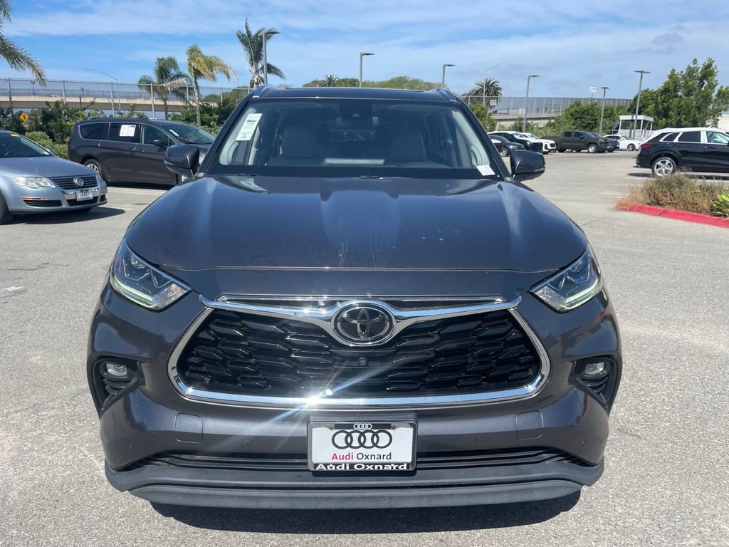 Used 2022 Toyota Highlander Limited image 2