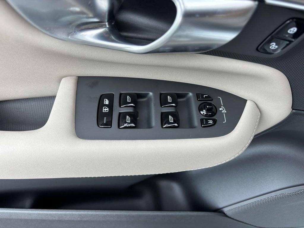 New 2026 Volvo XC90 T8 Plus w/ Protection Package Premier image 14